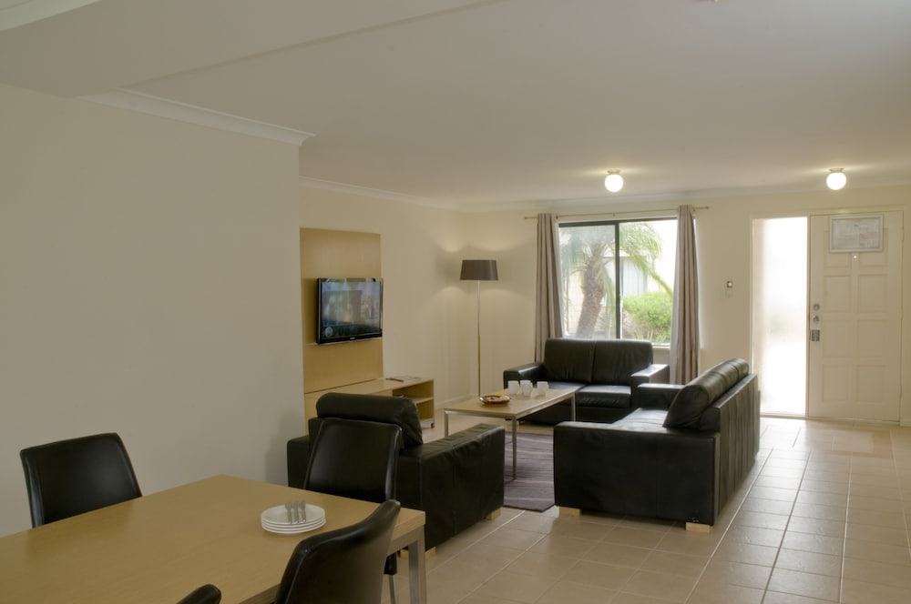 Country Comfort Perth 46/74