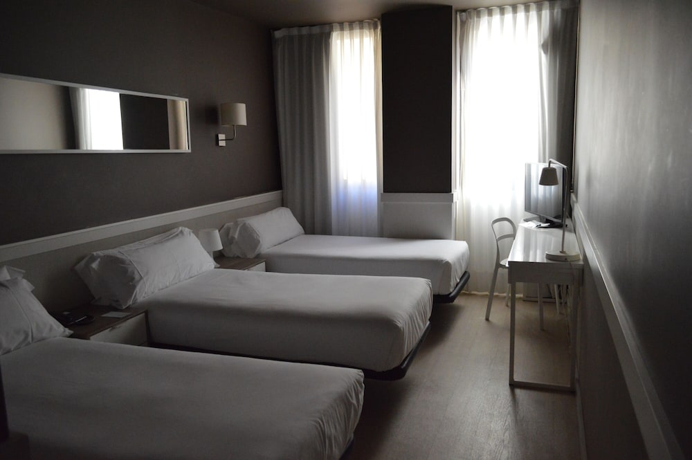 Parallel Hotel 15/48