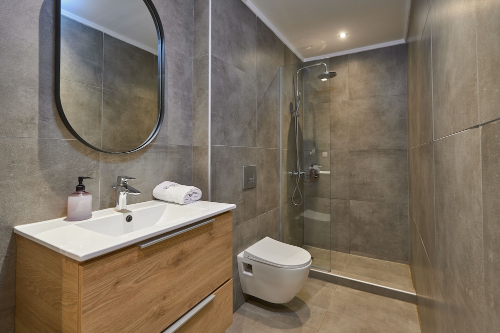 Elephant Suites 34/36