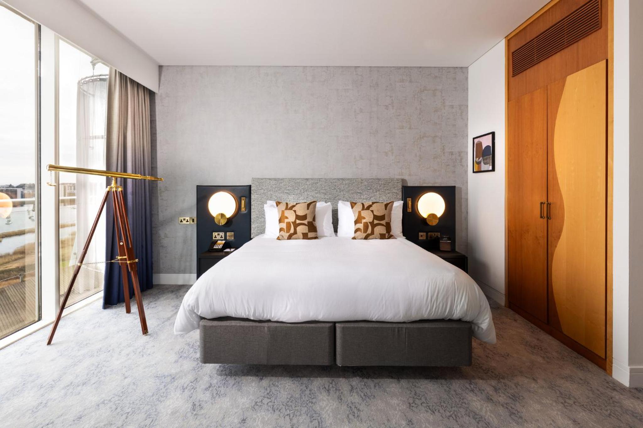 Suite, King Bed, Harbour and Bay View