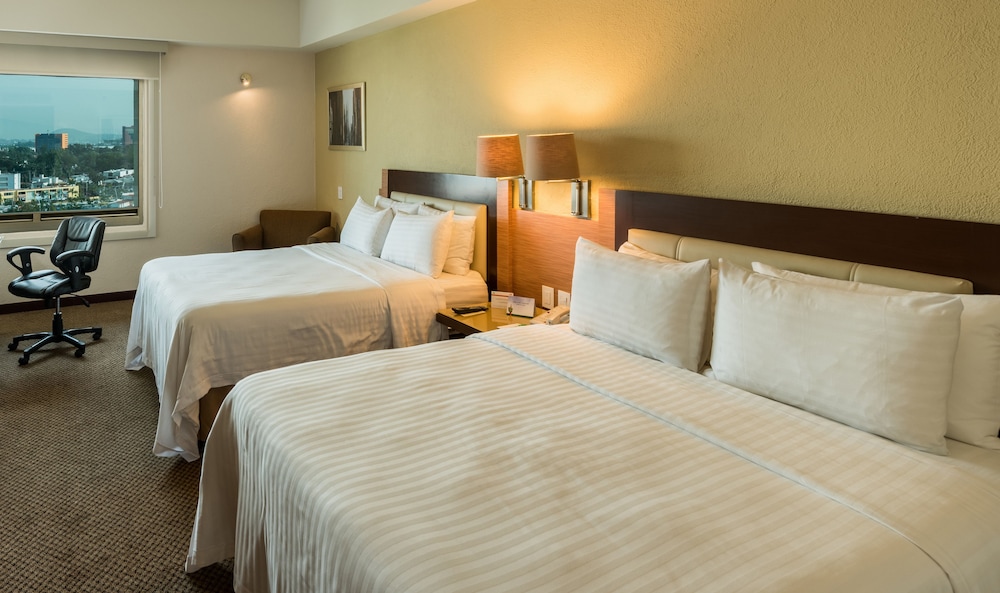 HOLIDAY INN SELECT GUADALAJARA 29/72
