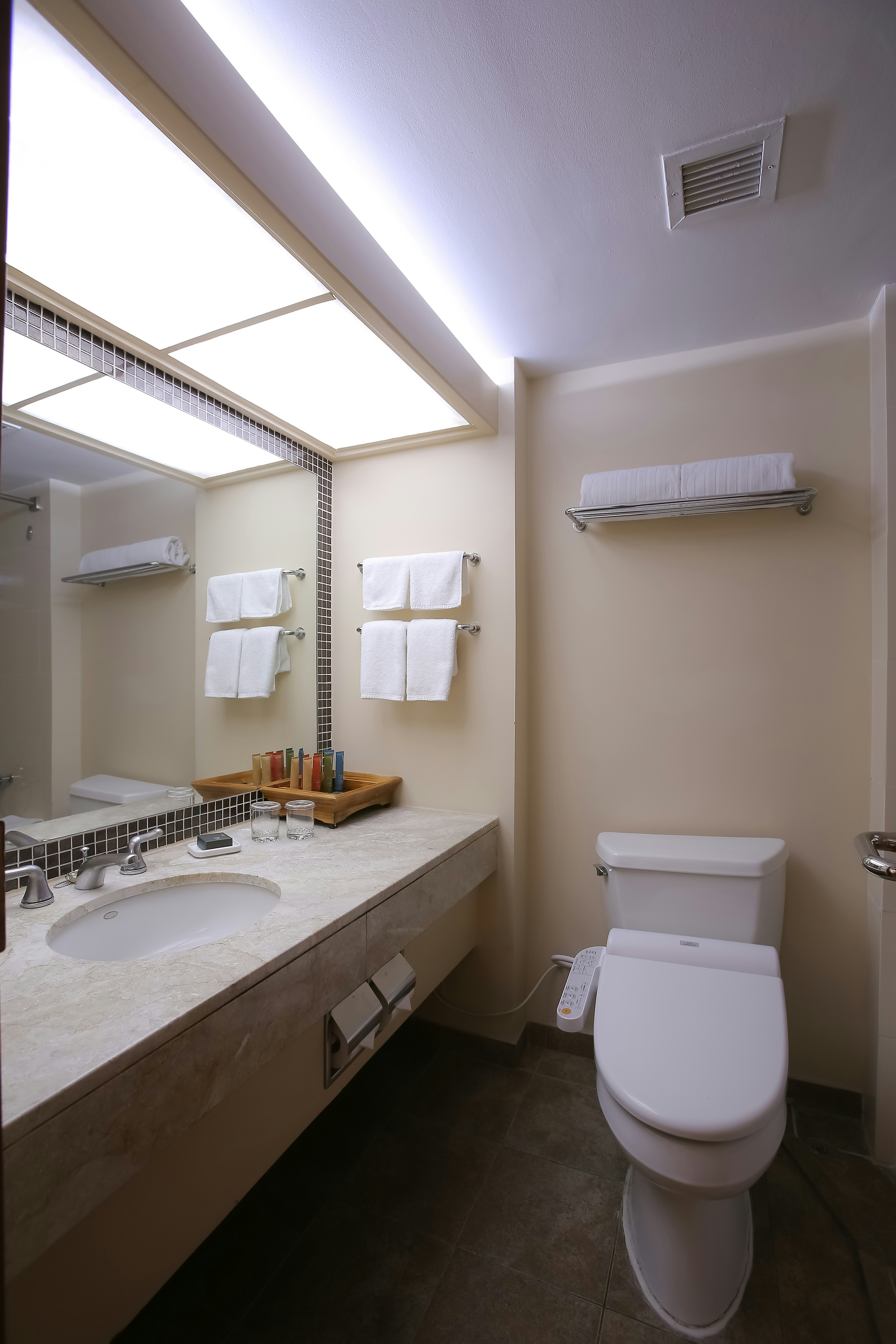 Guam Reef Olive Spa Resort 75/77