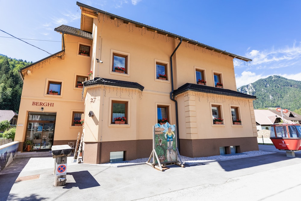 Apartment House Berghi Ii 3/48
