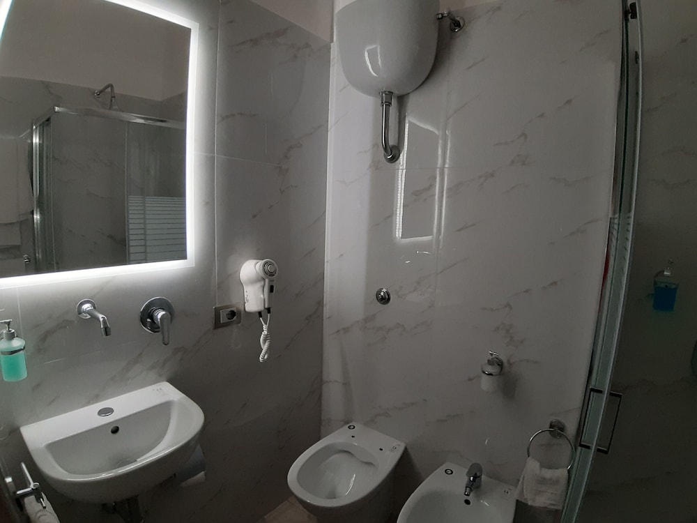 Viola Hotel 9/34