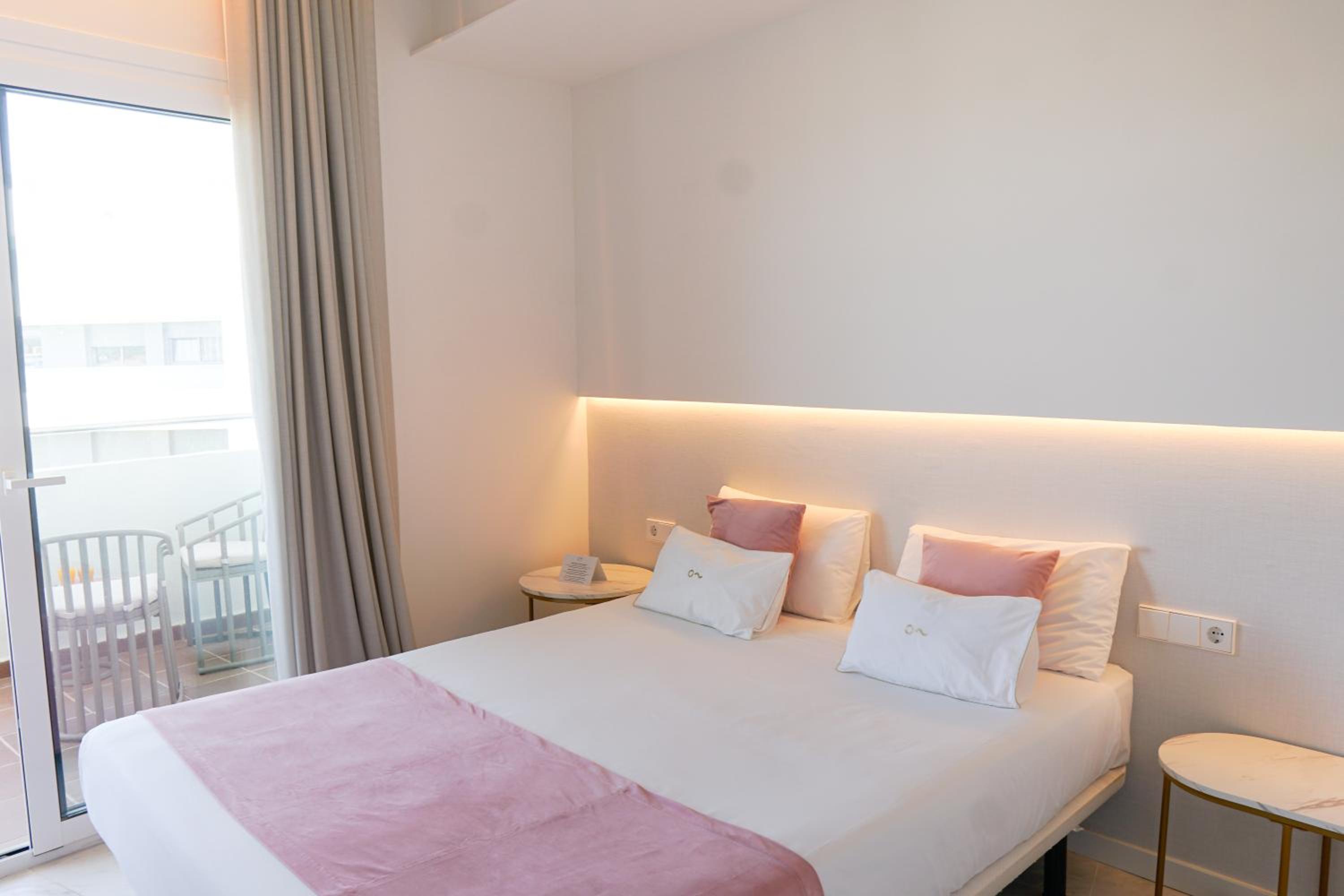 Deluxe, Double Bed