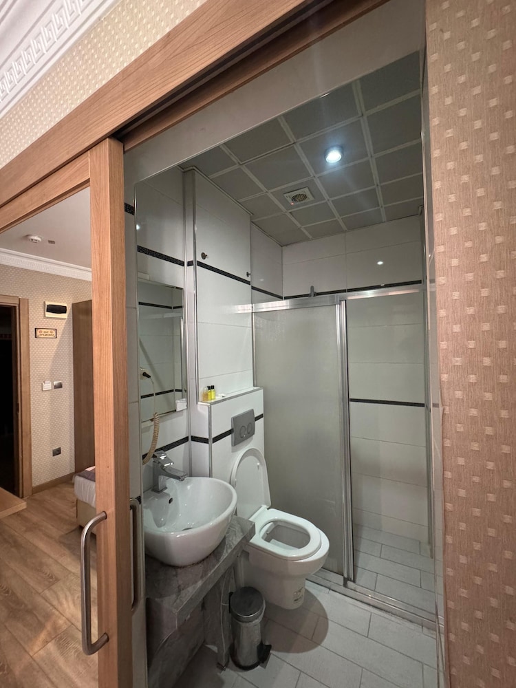 Prens Hotel 29/32