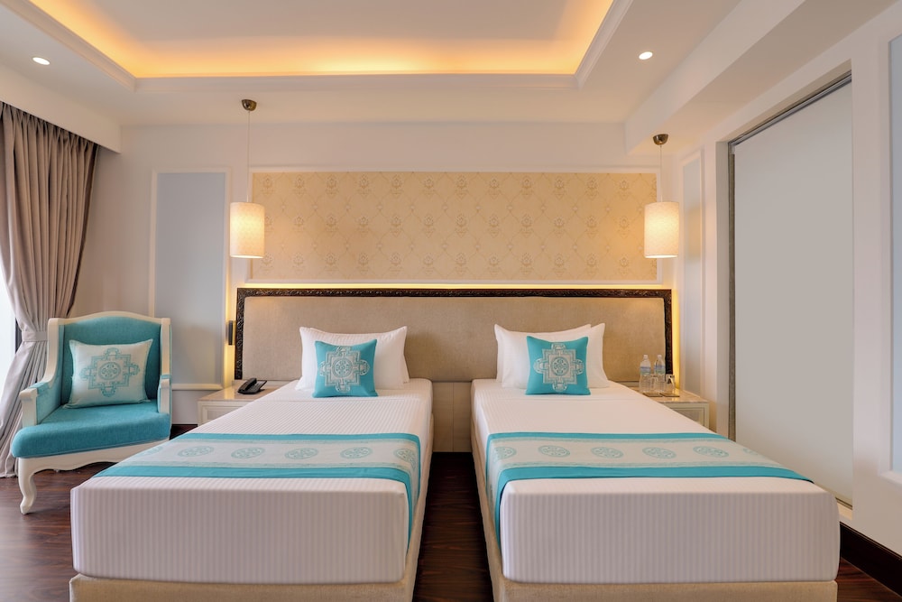 DELUXE, TWIN BEDS