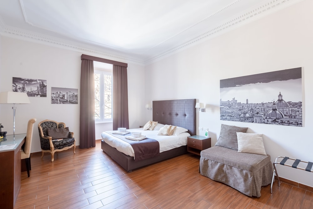 DELUXE, DOUBLE OR TWIN BED