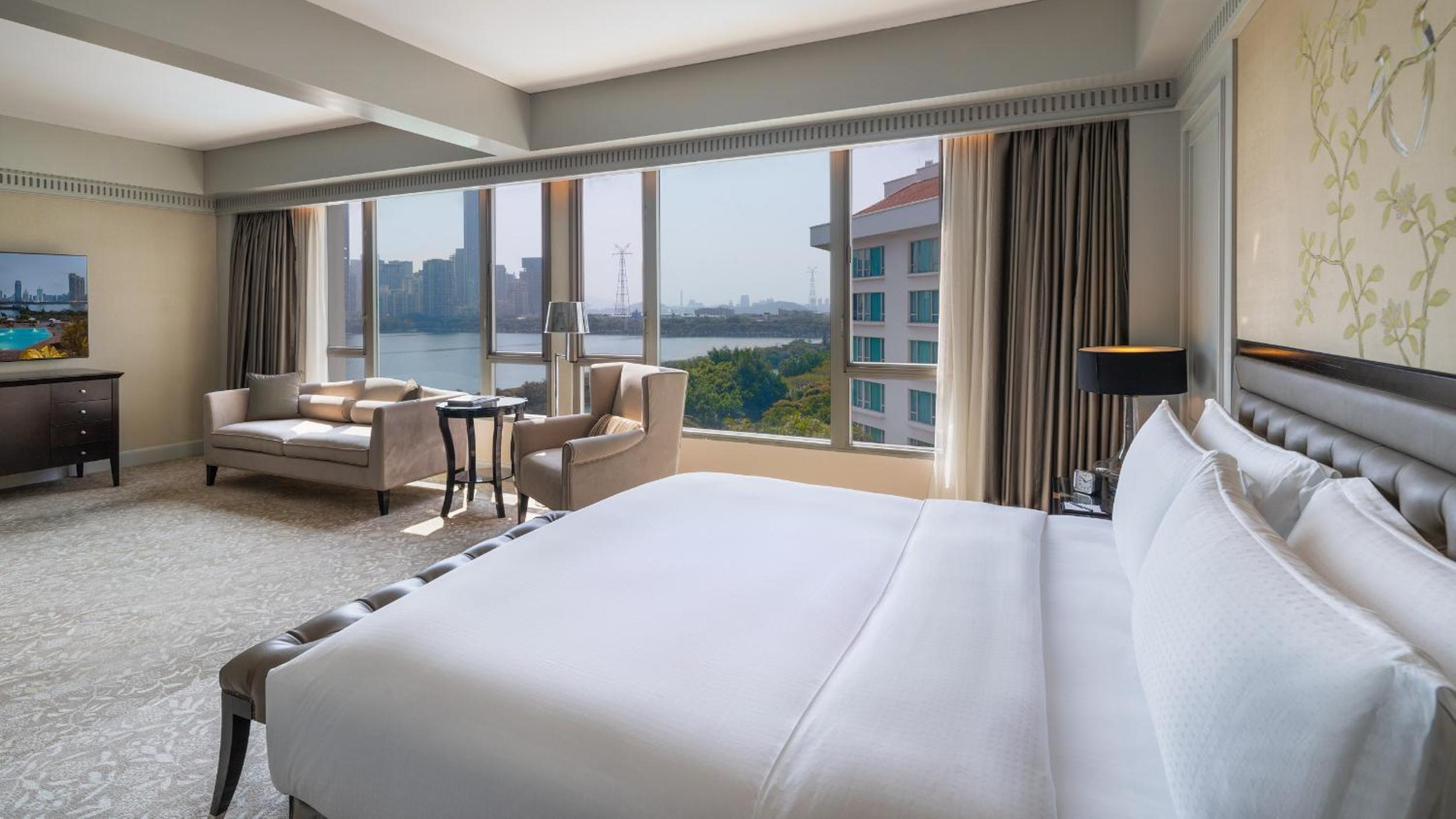 Premier, King Bed, Queen Bed, Lake View