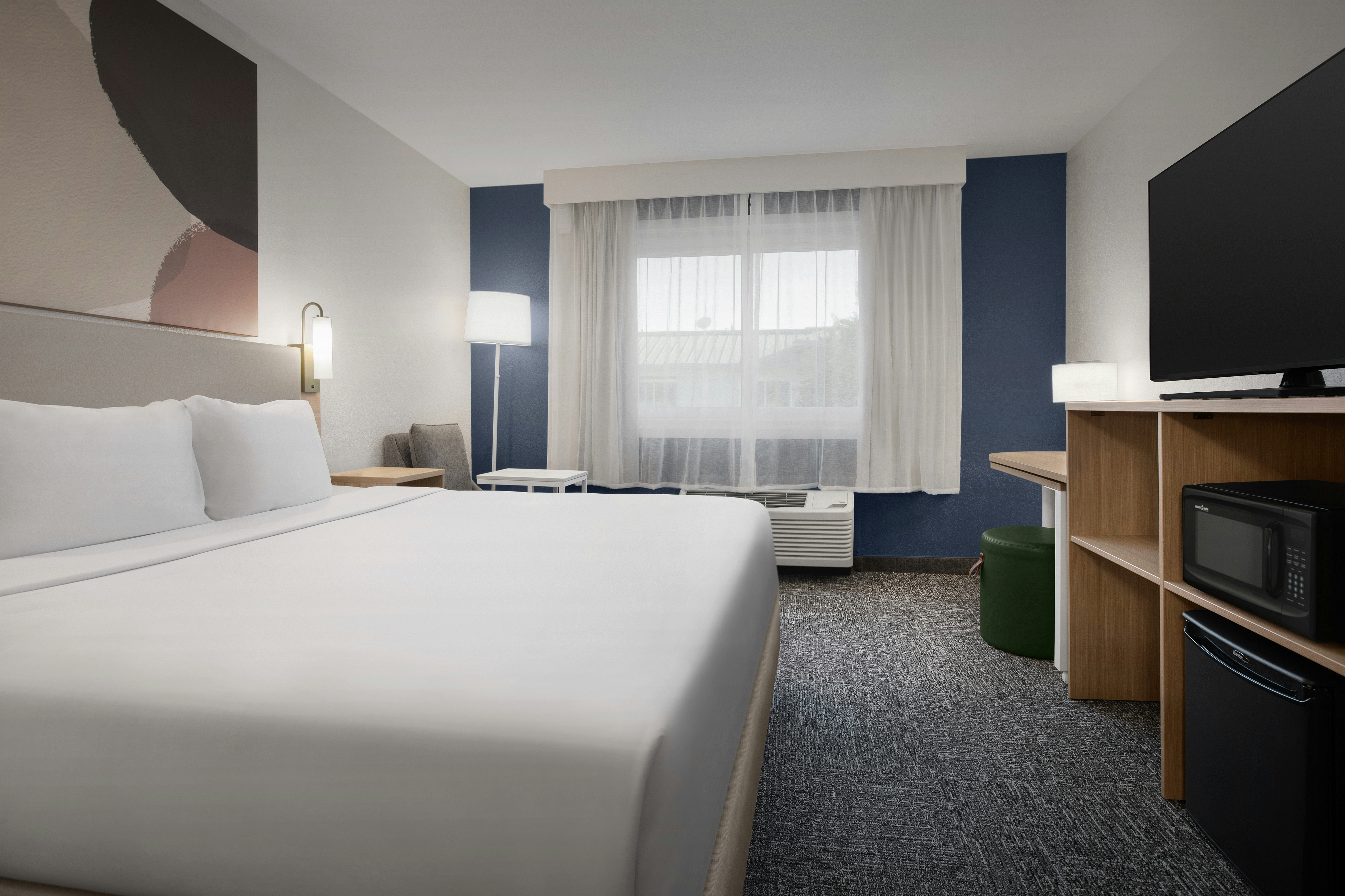 ROOM, KING BED, ACCESSIBLE
