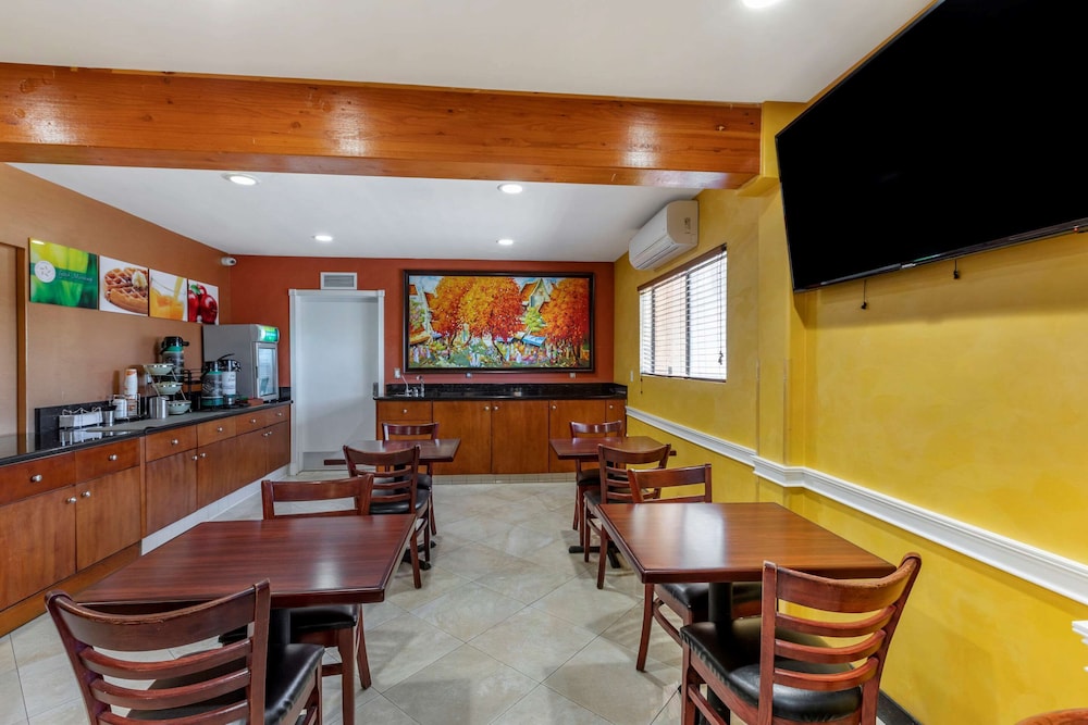 Quality Inn & Suites Westminster Seal Beach 30/37