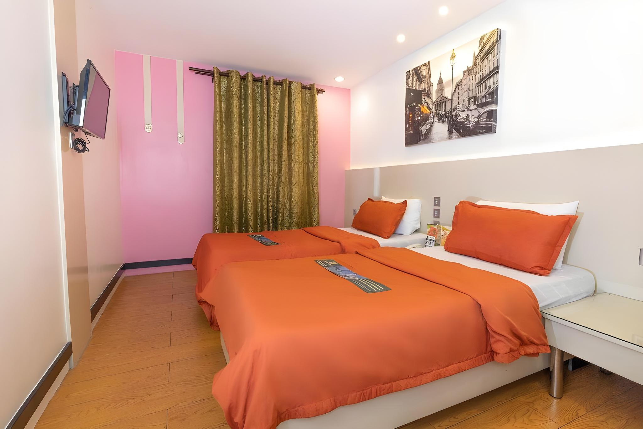 Euro Suite, 2 Double Beds, 1 Double and 1 Single Bed