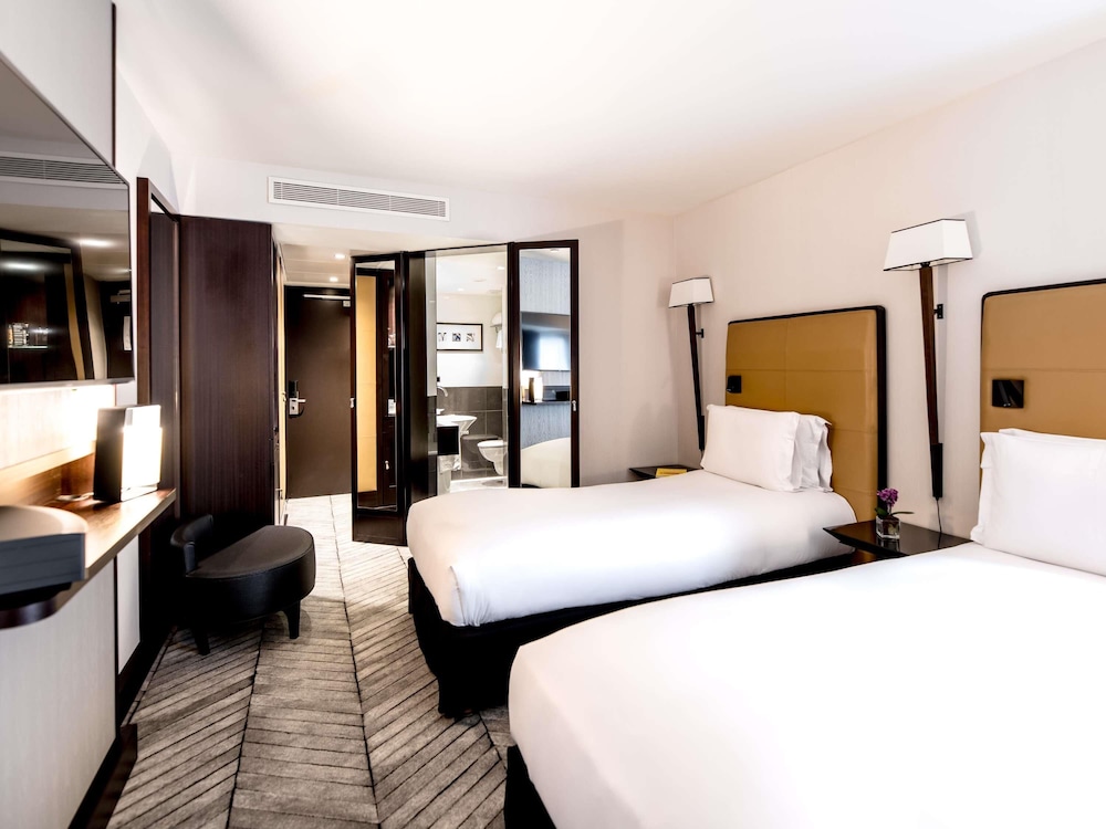 LUXURY, TWIN BEDS