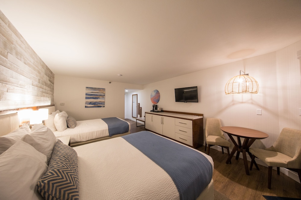 SeaCrest Oceanfront Hotel 22/70
