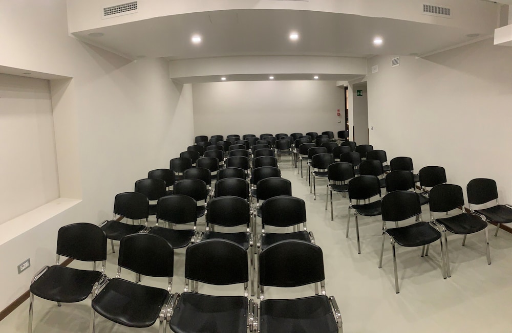 Hotel Leonardo Da Vinci 49/57