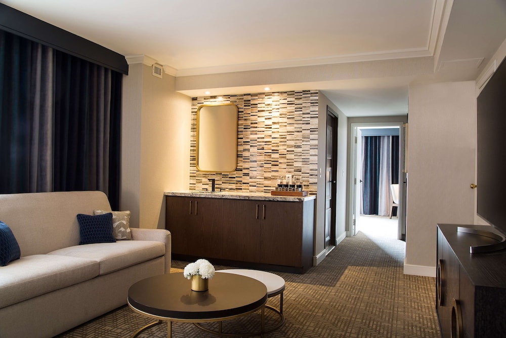 The Yorkville Royal Sonesta Hotel Toronto 33/55