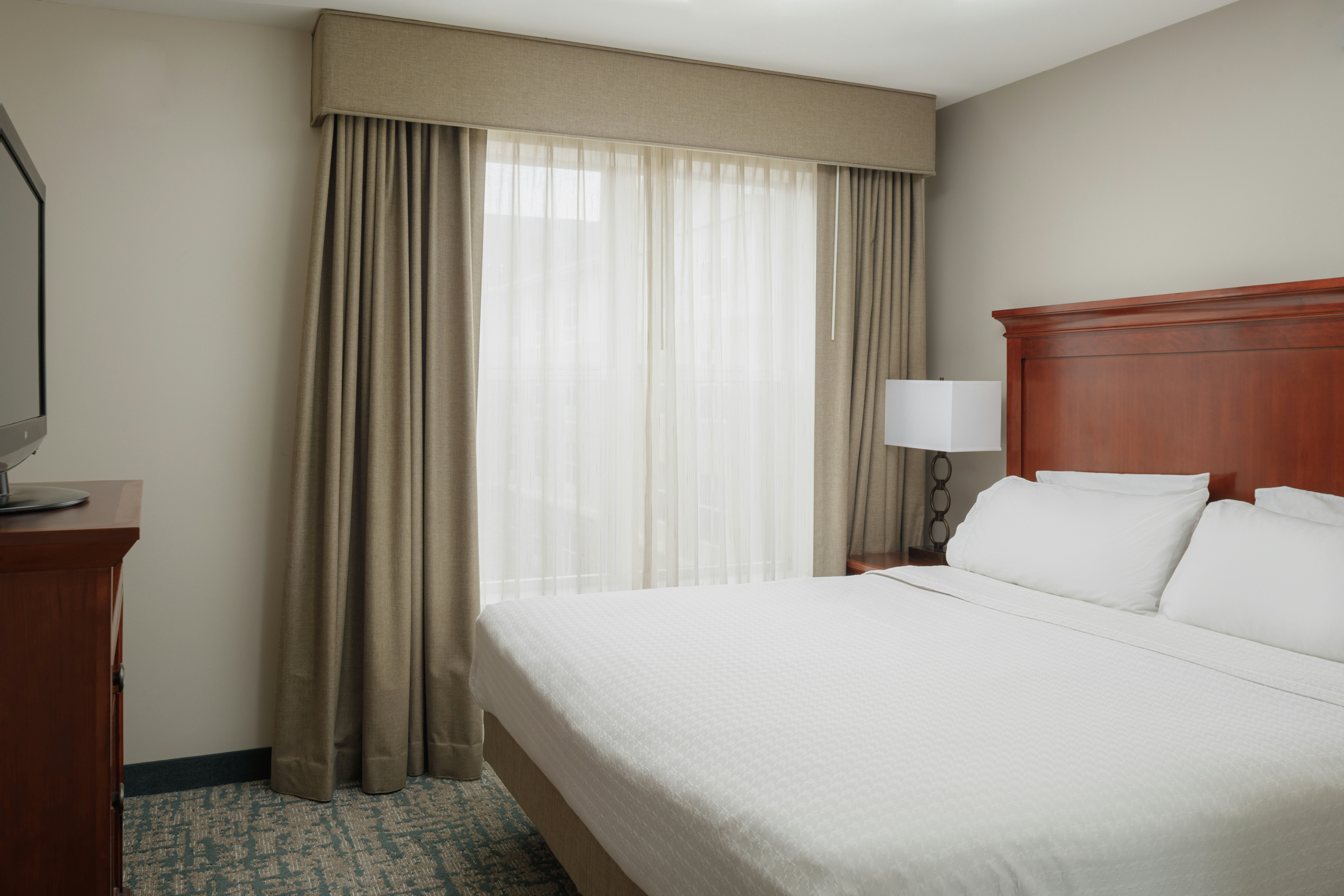 1 BEDROOM, SUITE, KING BED