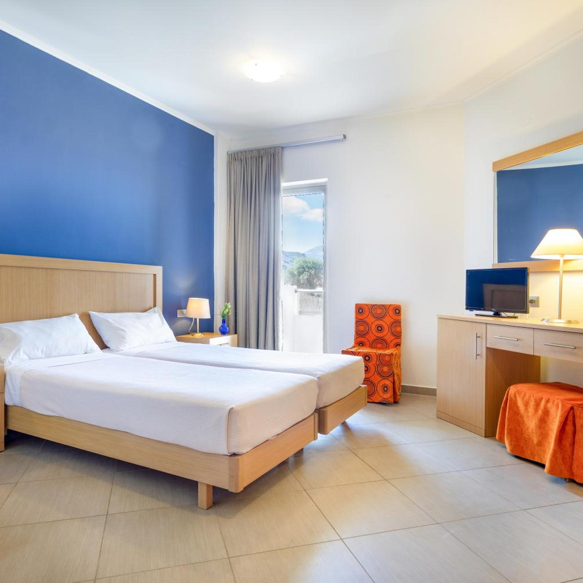 Room, Double or Twin Bed, Lateral Side Sea View