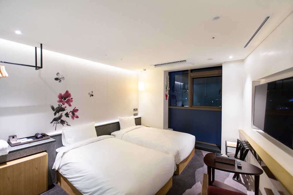DELUXE, TWIN BEDS