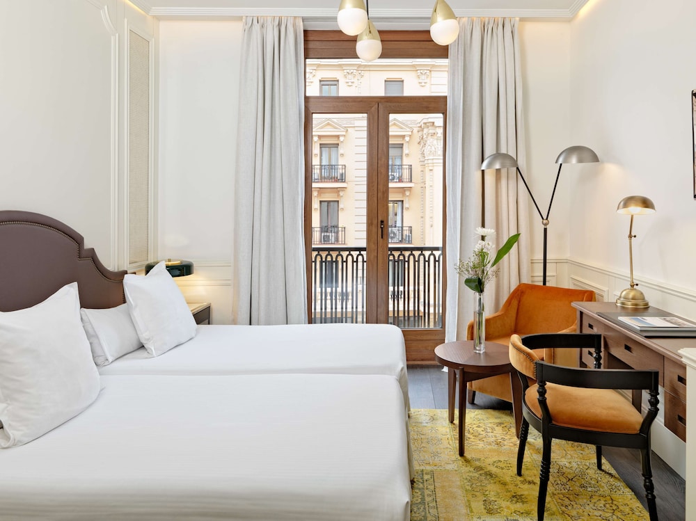CLASSIC, DOUBLE OR TWIN BED, GRAN VIA VIEW