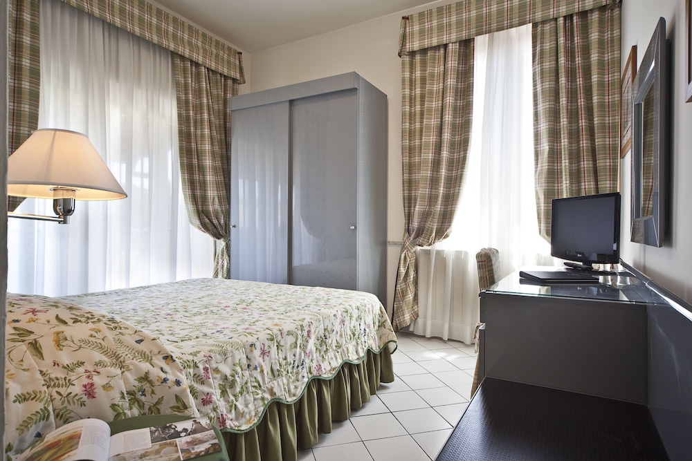 Italia Hotel 16/68