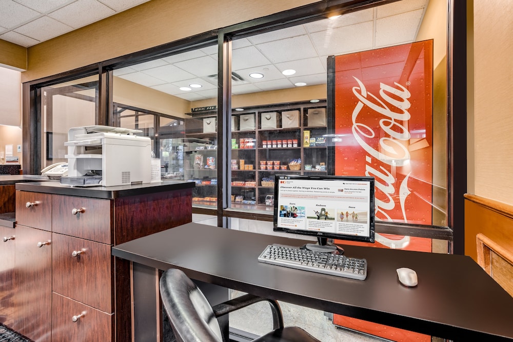 Holiday Inn Express Hotel Suites Canton 47/62
