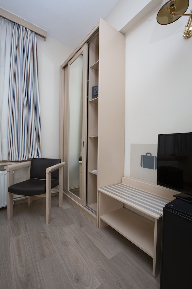Hotel Abc 49/68