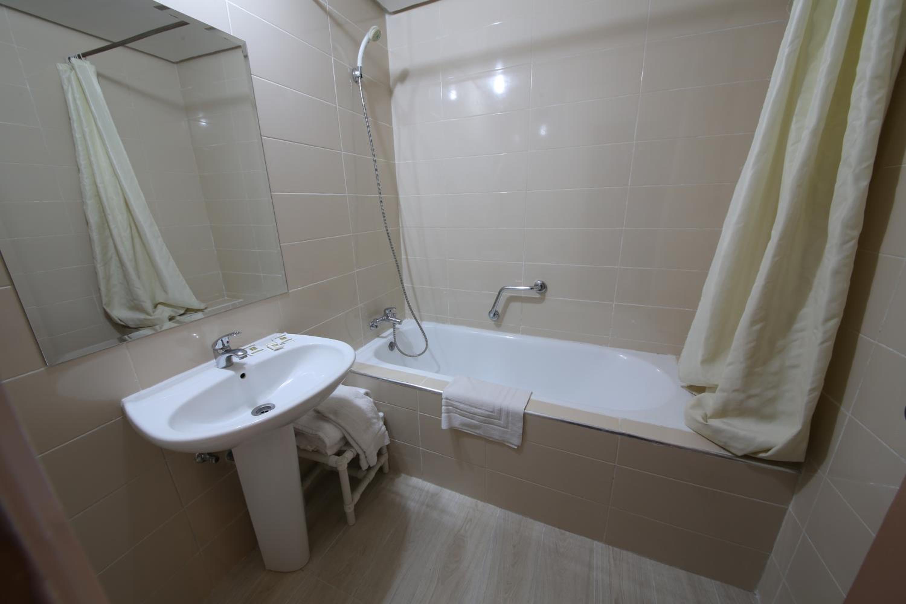 AKOUAS HOTEL 42/46
