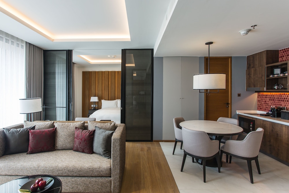 Anantara Chiang Mai Serviced Suites 40/75