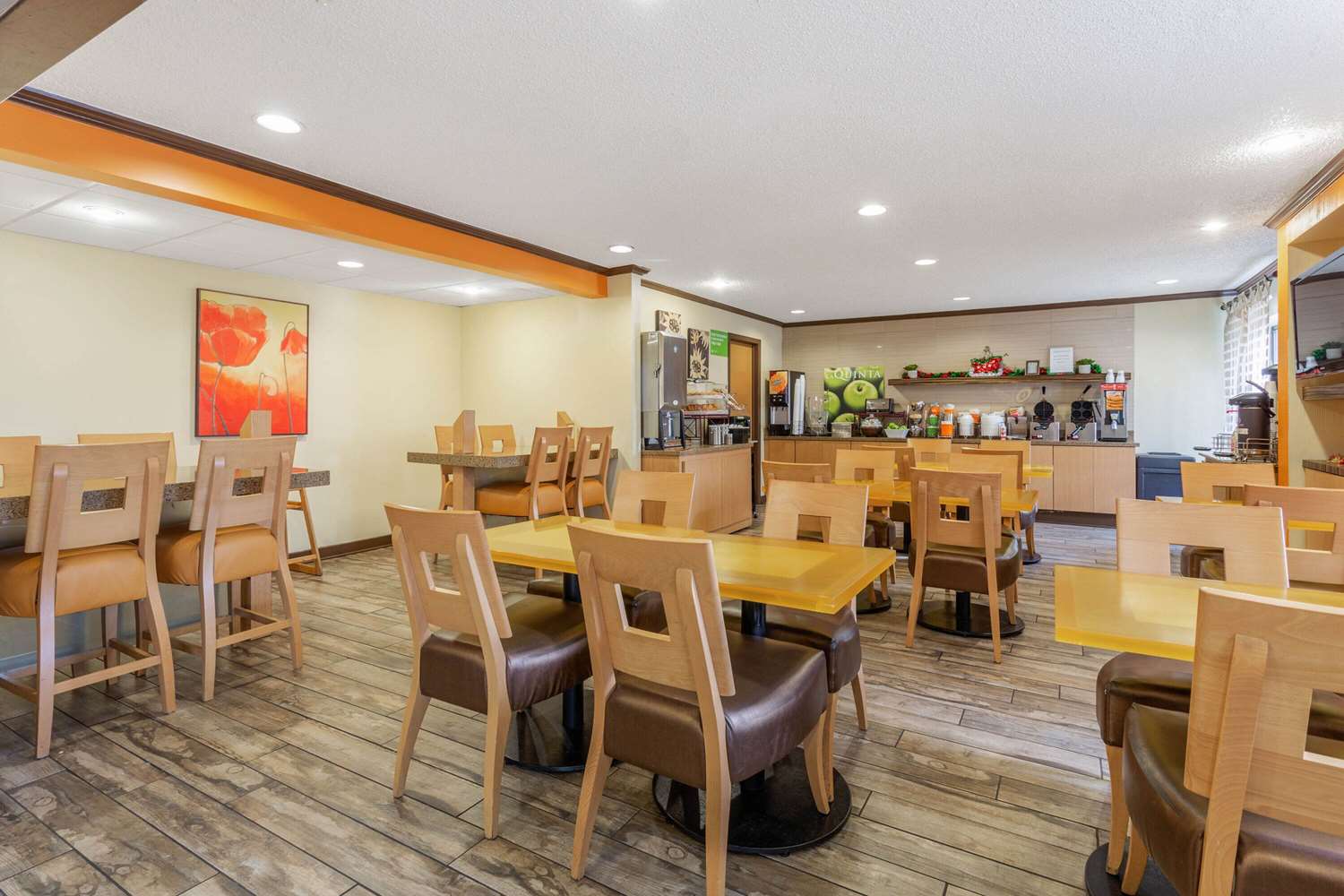 La Quinta Inn & Suites by Wyndham Chicago Tinley Park 34/47