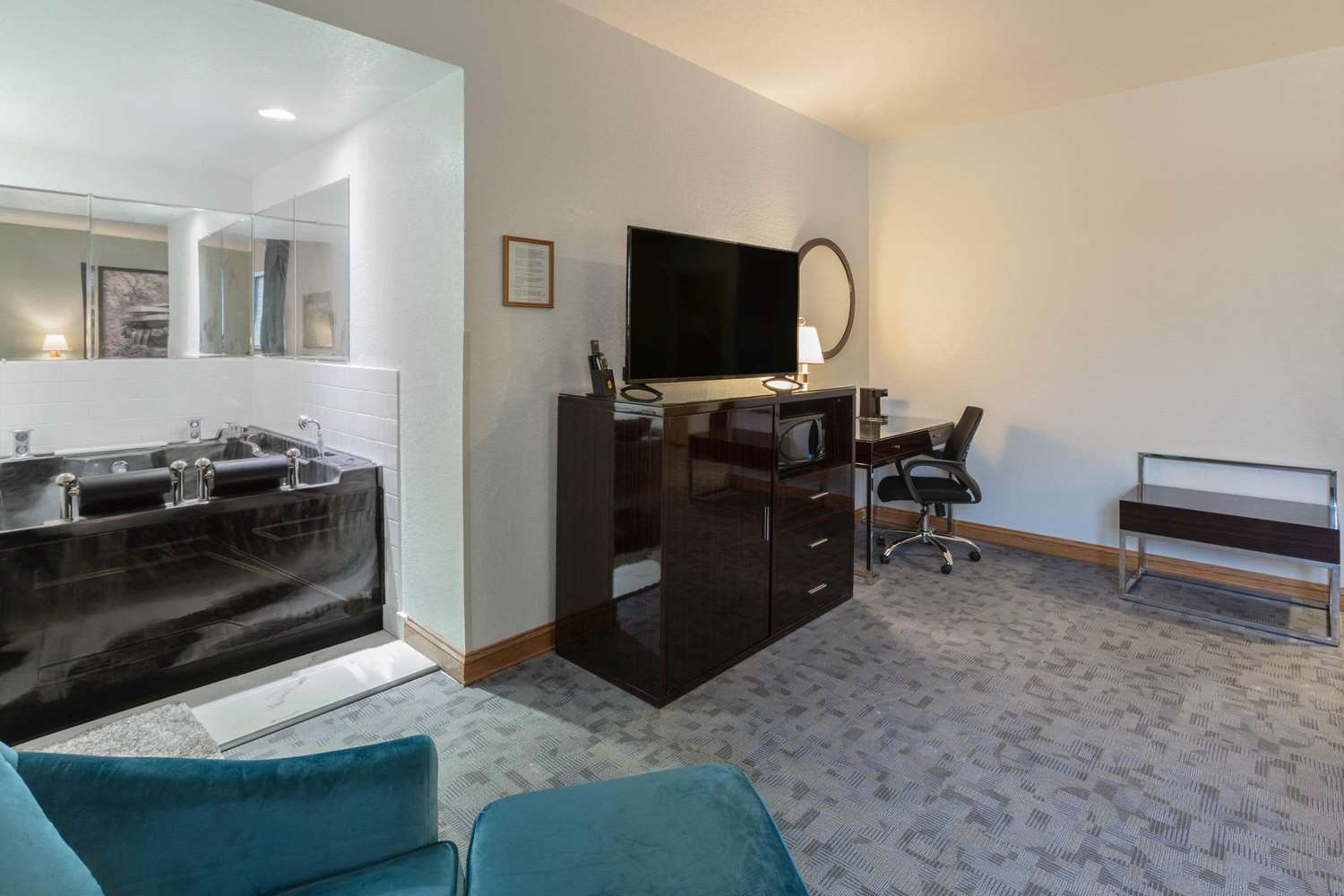 Super 8 by Wyndham Uniontown PA 14/29