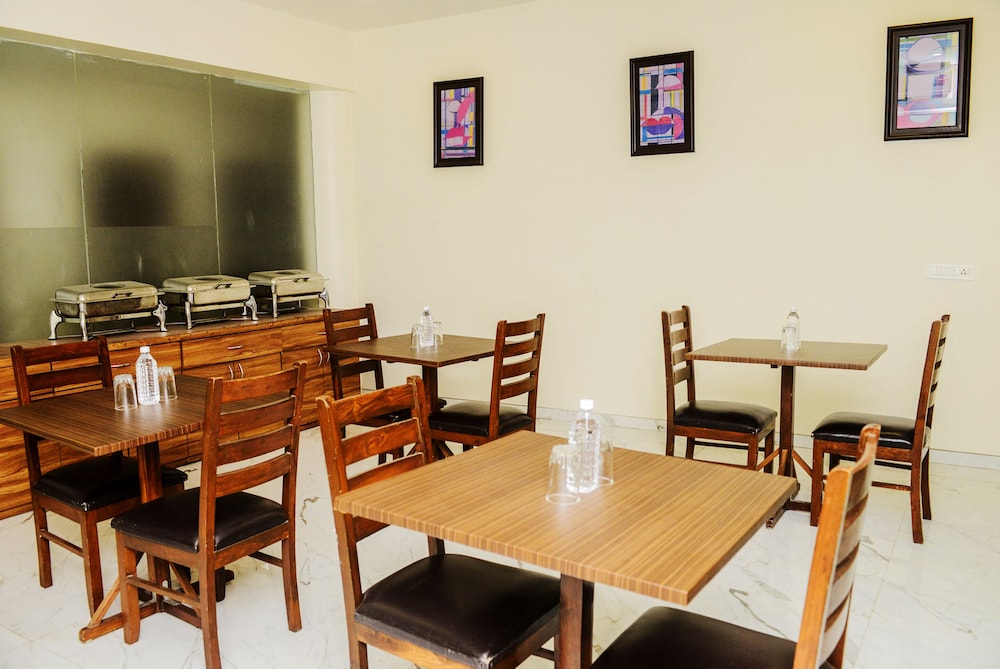 Hotel Elite Continental - Airport Road Andheri 24/32