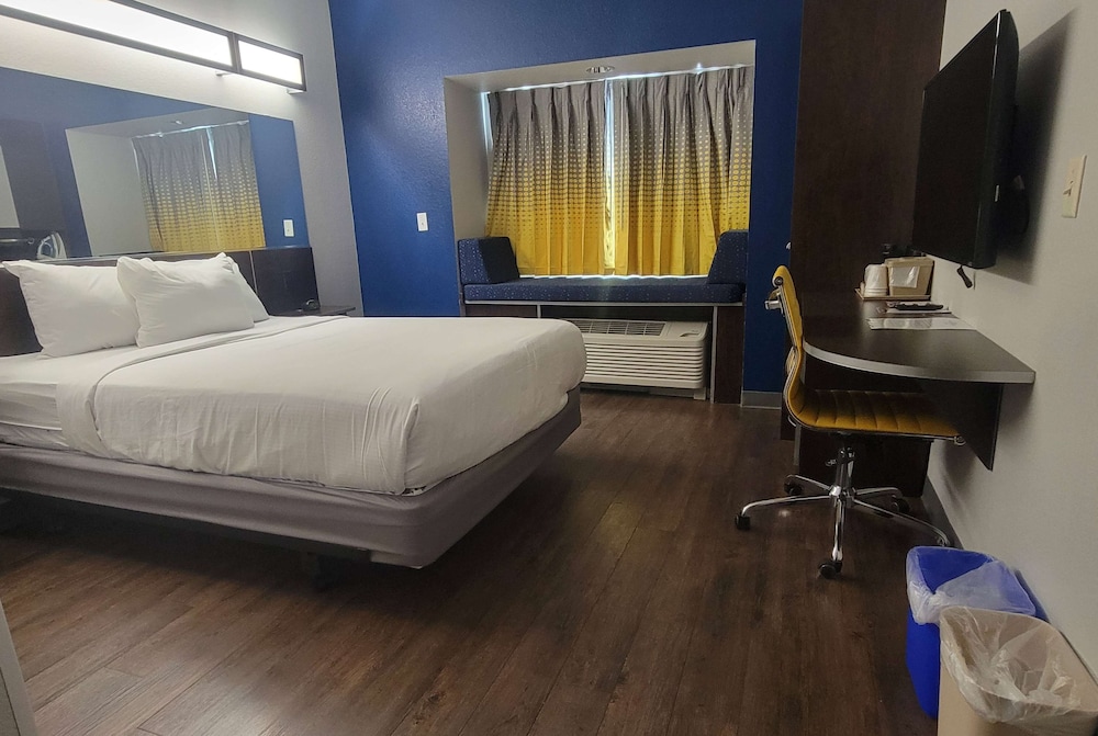 Microtel Inn Council Bluffs 19/50