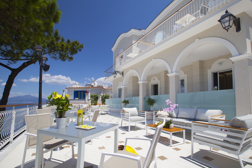 Sorrento Dream Resort 10/50