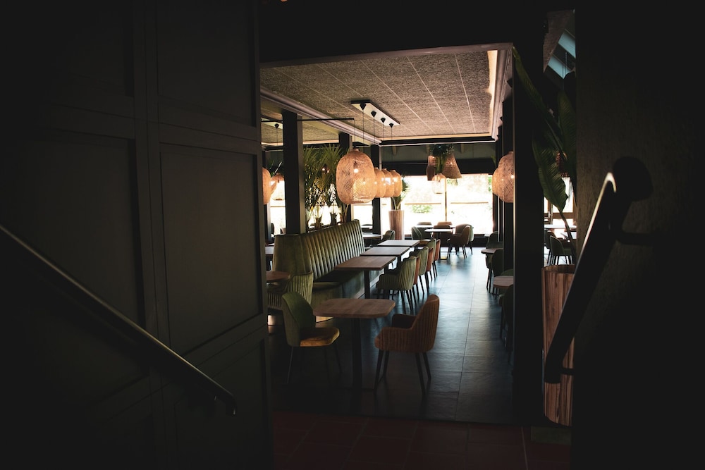 Logis Hotel Black and Green 36/50