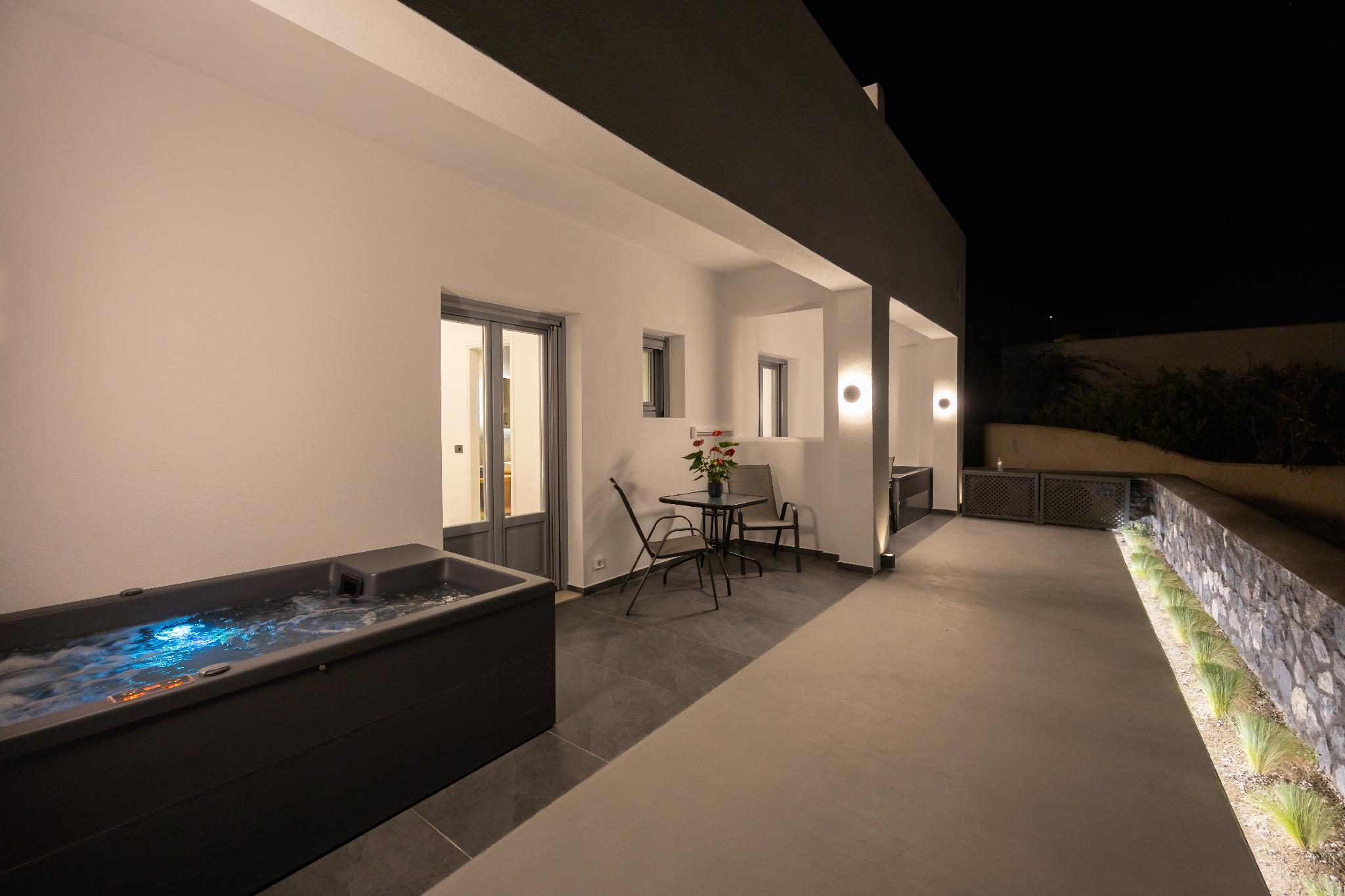 Nastram Suites Oia 15/30