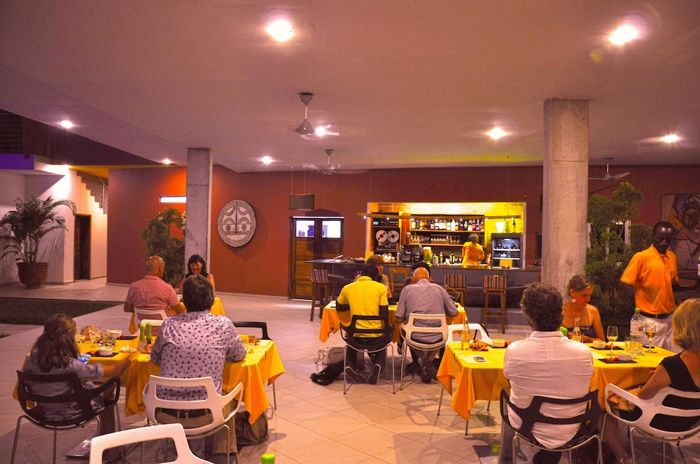 Leo S Beach Hotel Restaurant Adults Only 17/39
