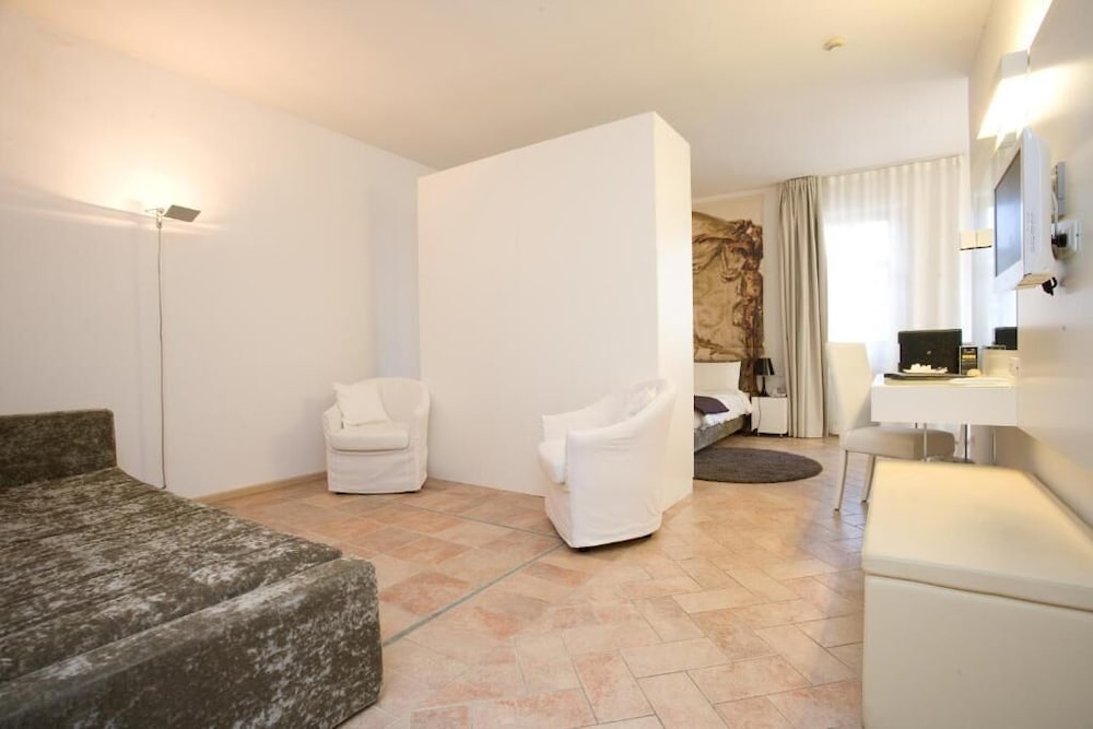 Hotel Castello Di Santa Vittoria 22/47