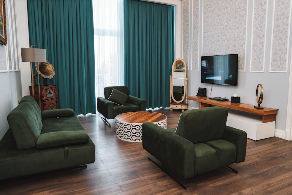 Promenade Hotel 31/50