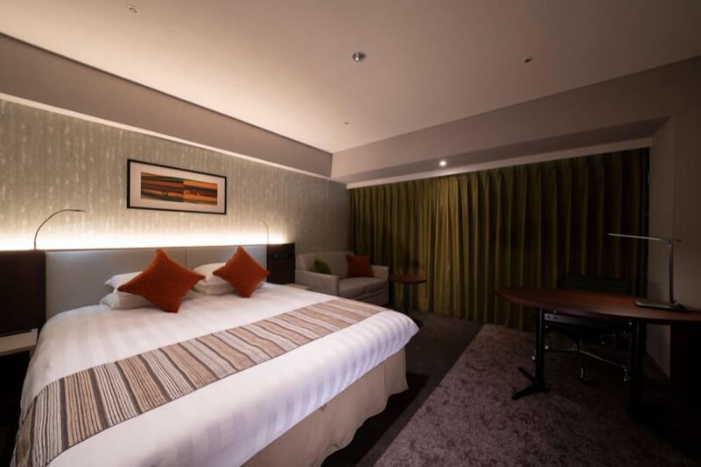 Standard, King Bed, Rail View