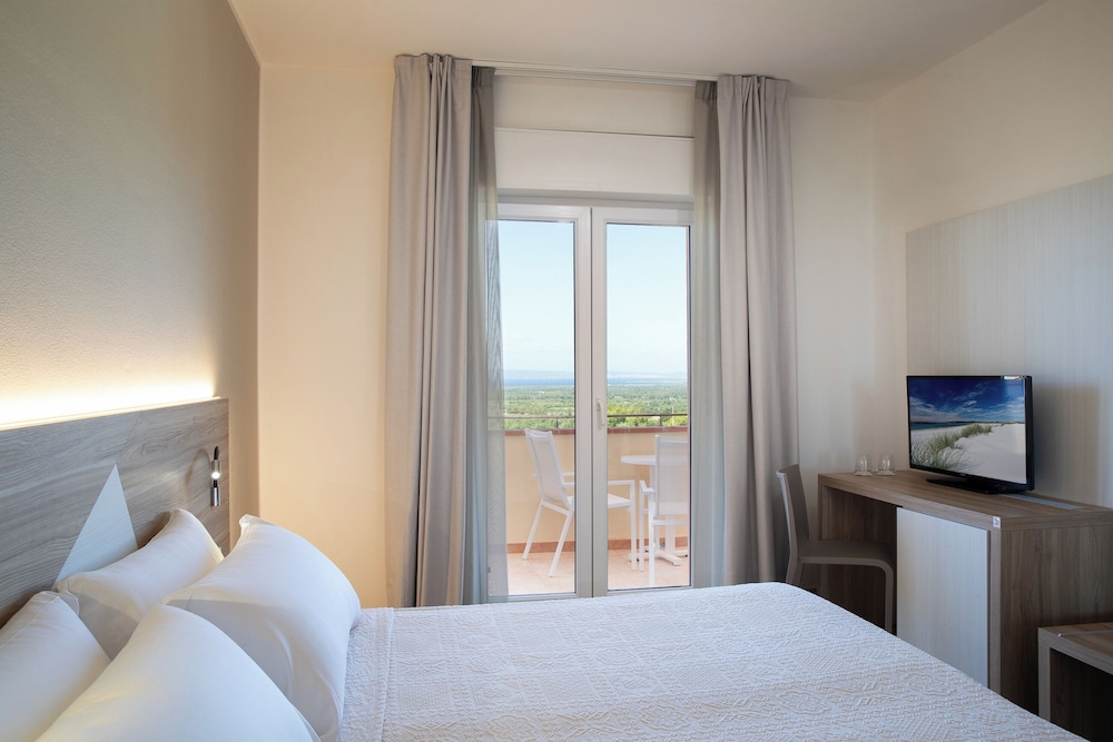 Lu Hotel Porto Pino 8/48