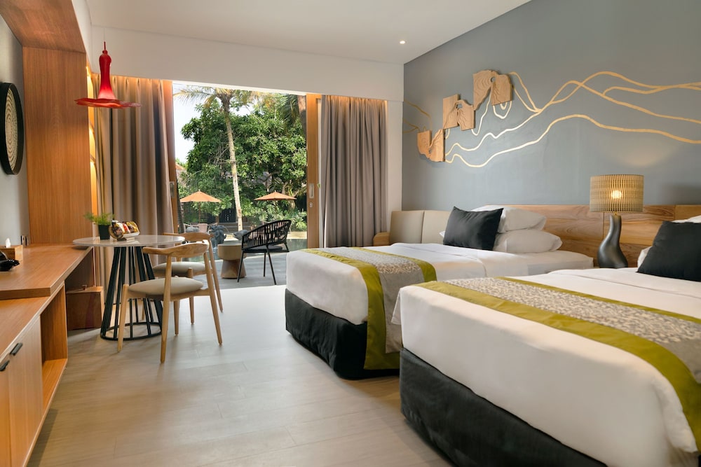 Premier, Twin Beds, Pool Access