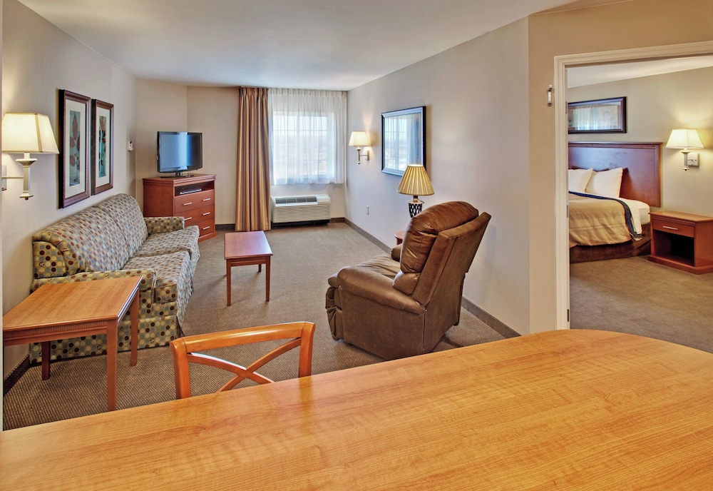 CANDLEWOOD SUITES WILLISTON 54/77
