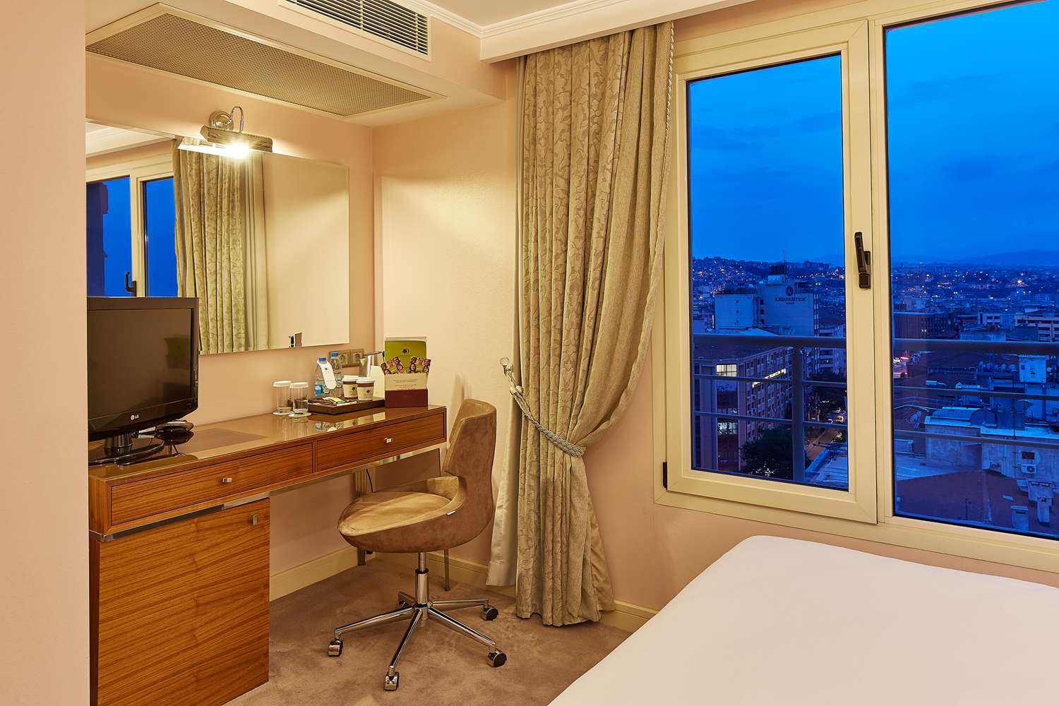Doubletree By Hilton Hotel Izmir Alsancak 58/58