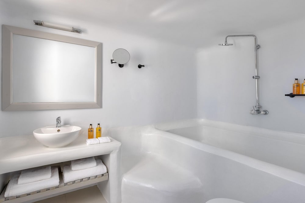 Caldera, Petite, Suite, Queen Bed, Private Pool