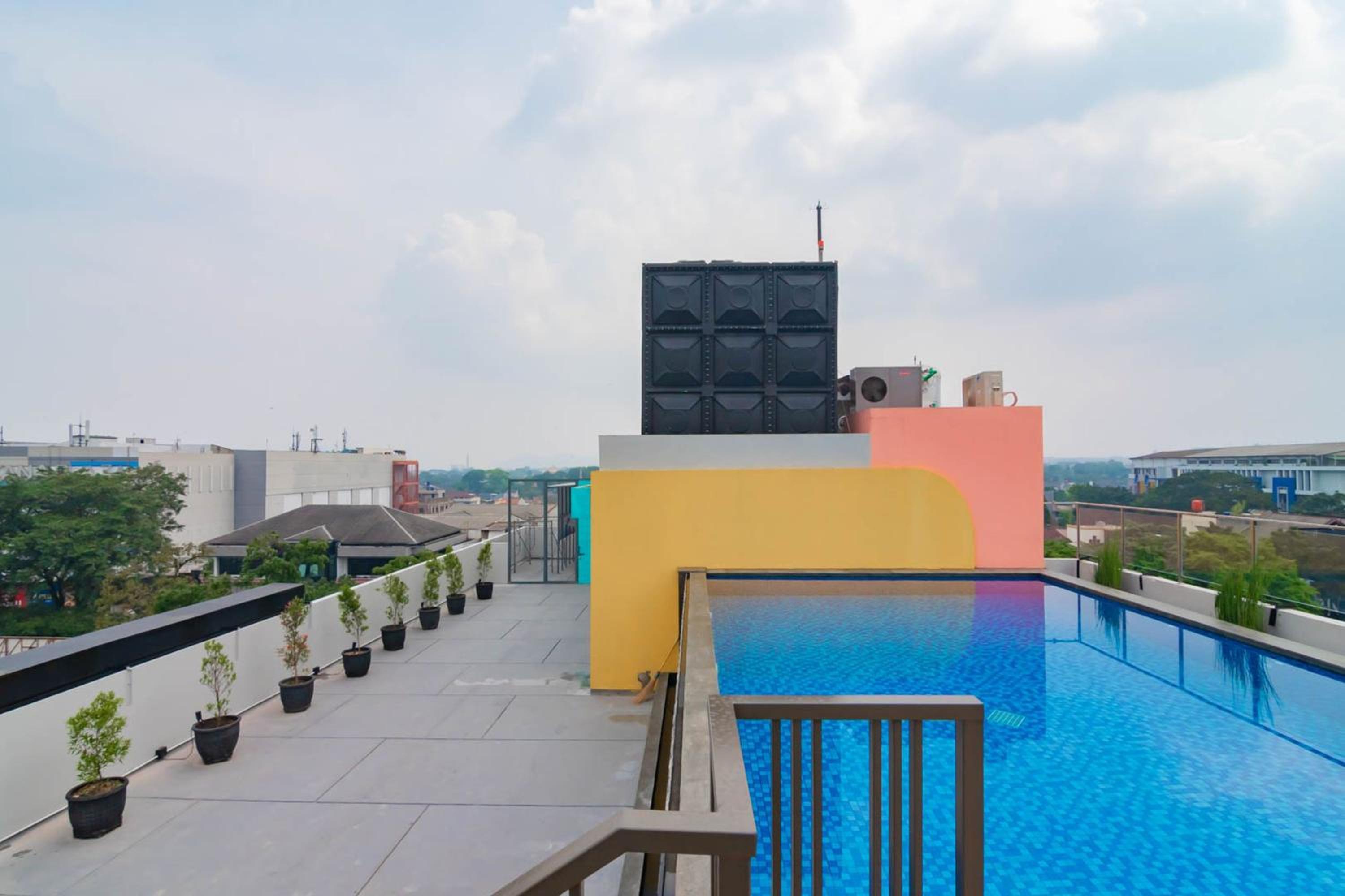 Sans Hotel Alexander Bandung 8/66