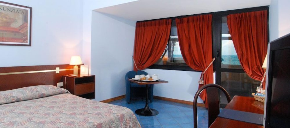 Hotel Puntaquattroventi 12/74