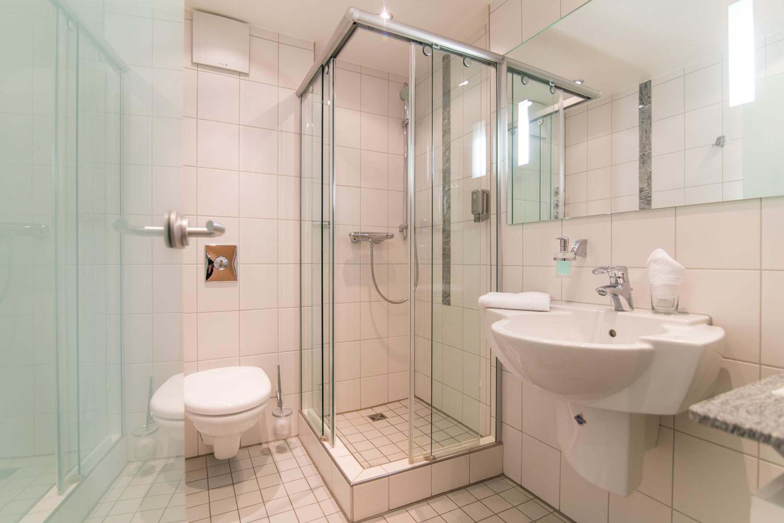 غرفة قياسية بسرير مزدوج، Hotel Vierjahreszeiten Iserlohn 6/6