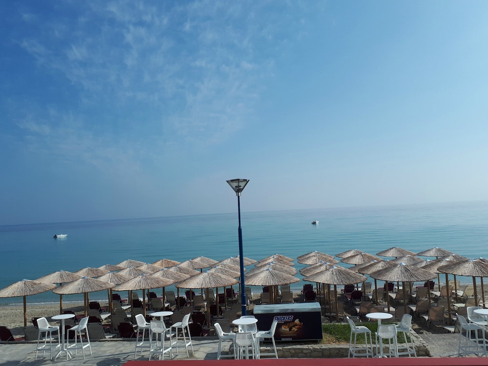 Summer Beach Hotel 37/46