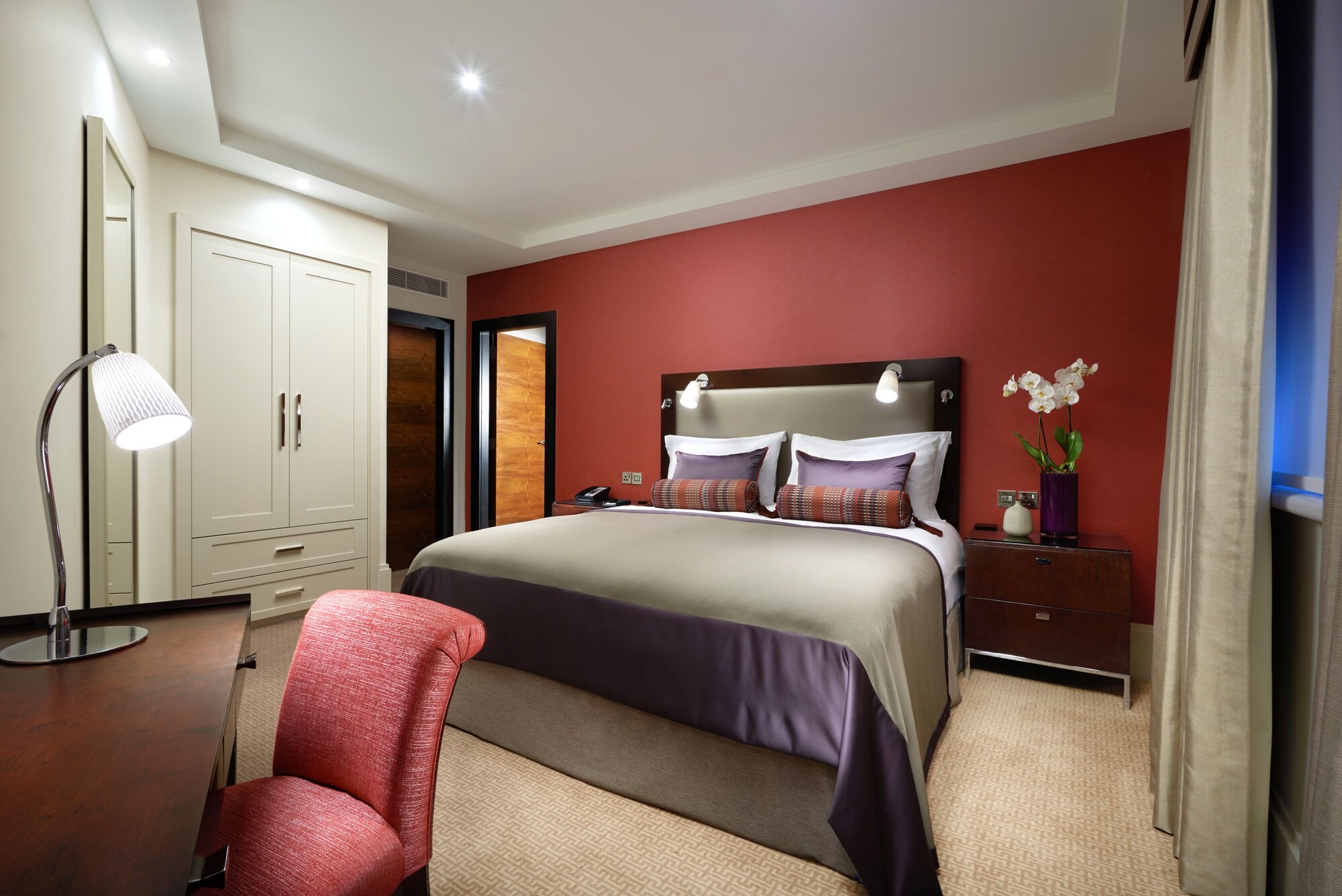 1 BEDROOM, KINGS, SUITE